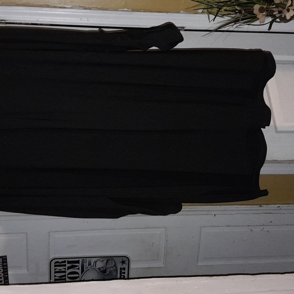 Plus size black dress - Picture 6 of 9